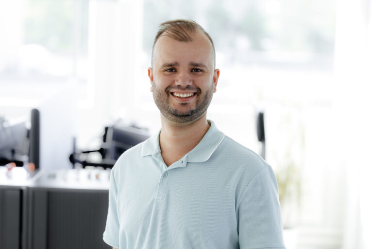 Portrait von Adem Ismaili